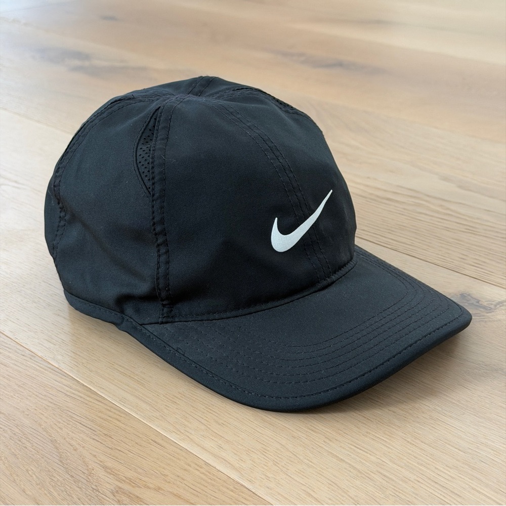 Nike Featherlight Dri-Fit Sports Cap Hat with White White Swoosh